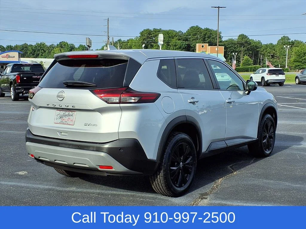 Used 2022 Silver Nissan SV Intelligent AWD image 6