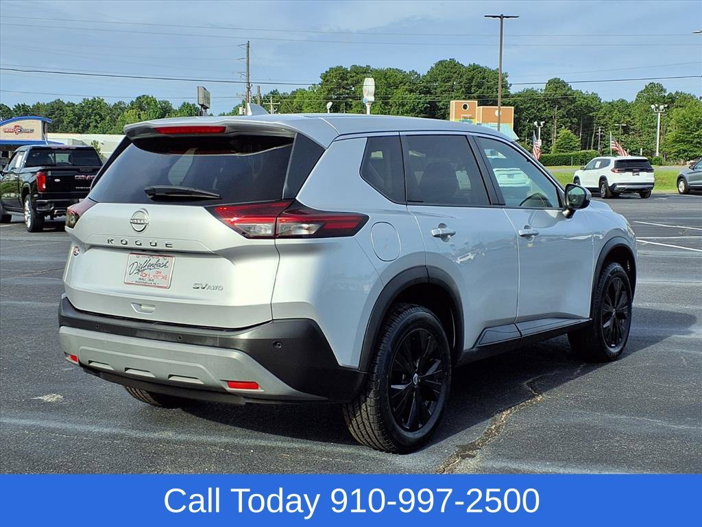 Used 2022 Silver Nissan SV Intelligent AWD image 6