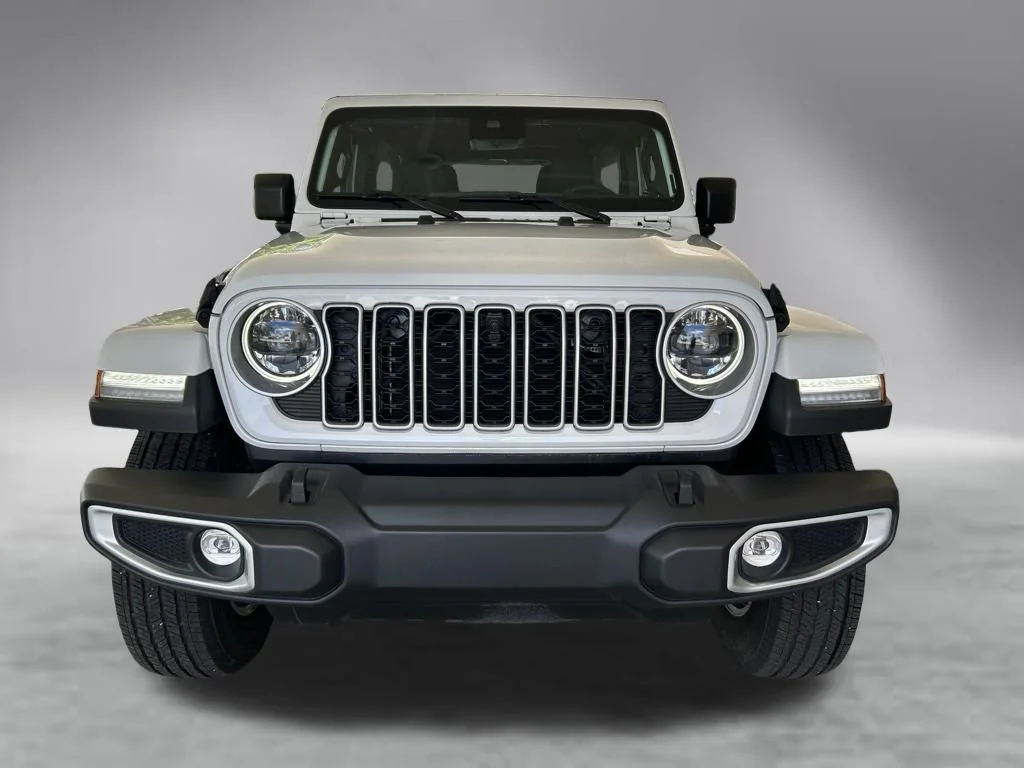 Used 2025 White Jeep Sahara image 13