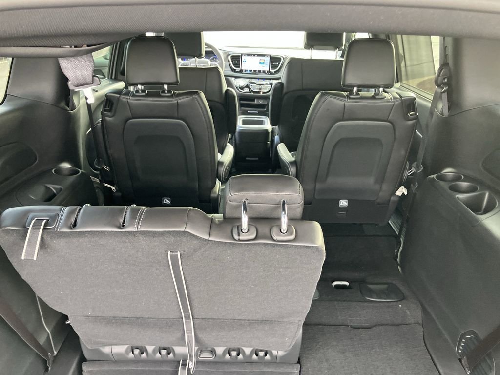 2026 Chrysler Pacifica Select - Photo 32