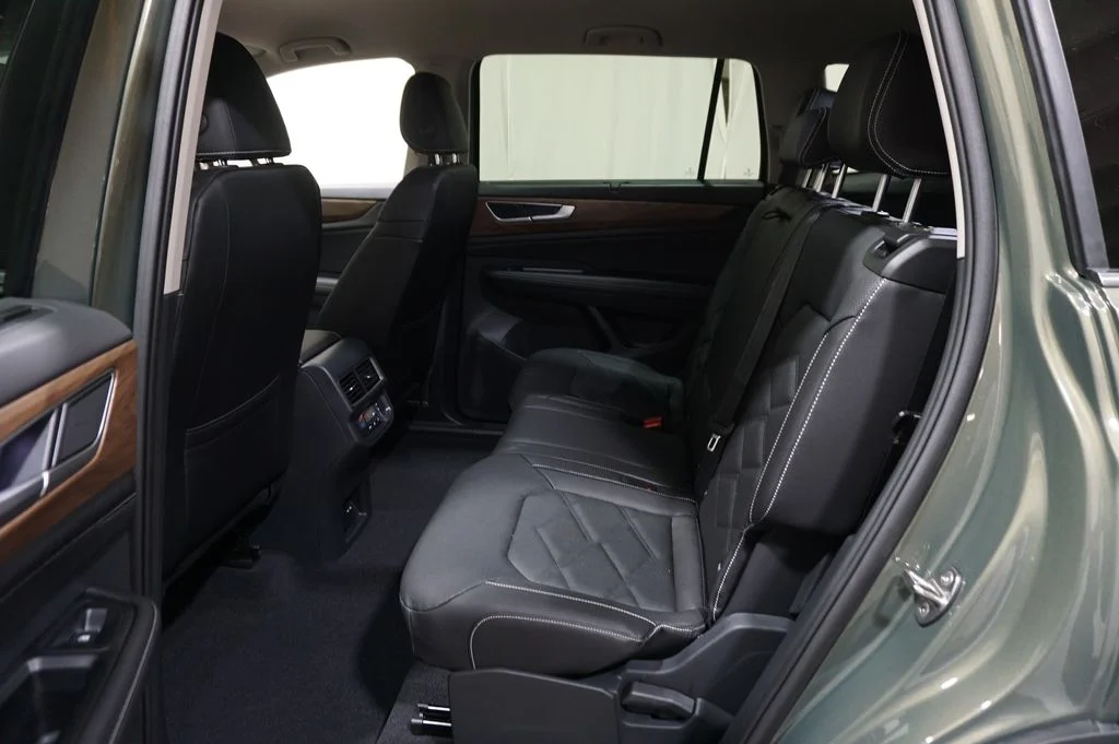 New 2026 Green Volkswagen 2.0T SE w/Technology image 11