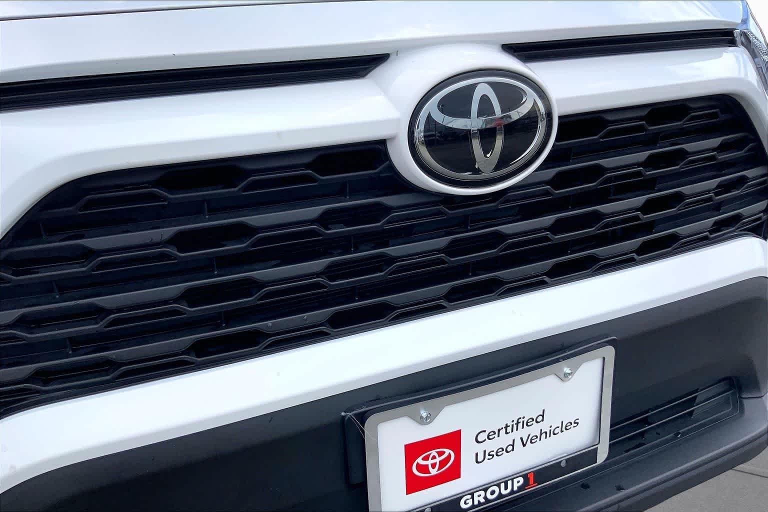 Used 2025 Ice Cap Toyota Hybrid XLE image 29