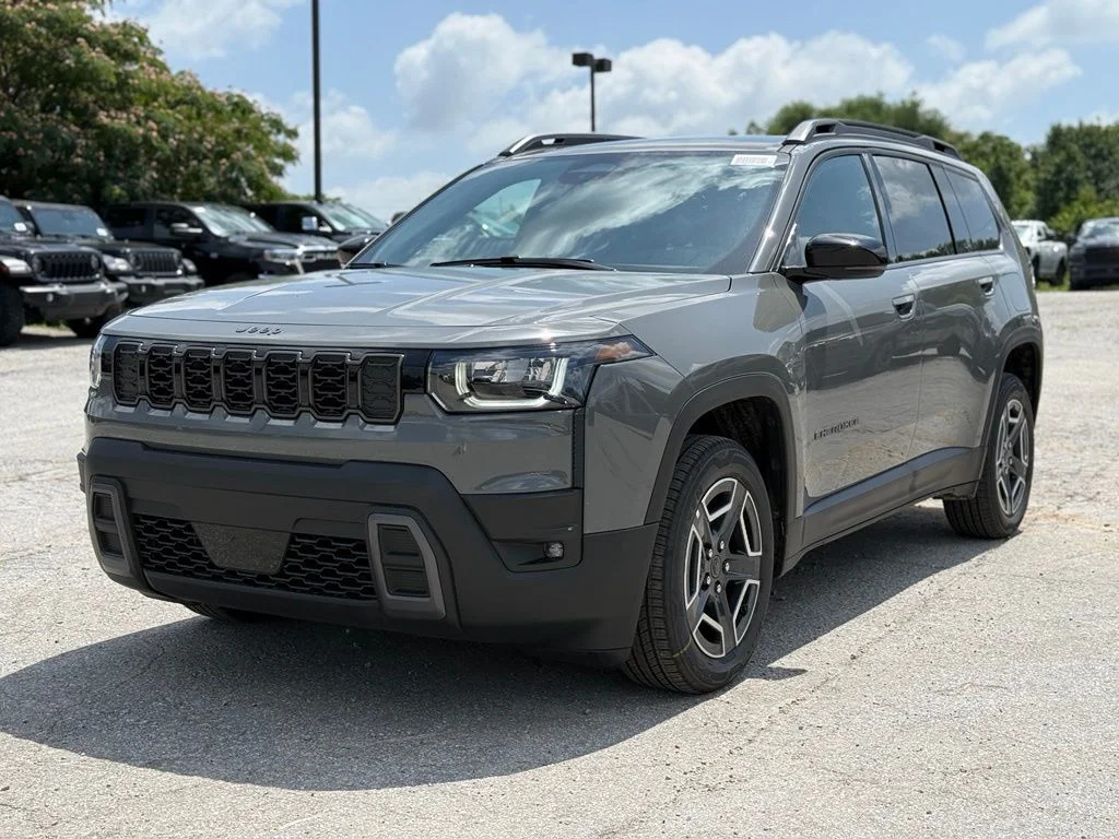 New 2026 Sting-Gray Clear-Coat Exterior Paint Jeep Limited image 2