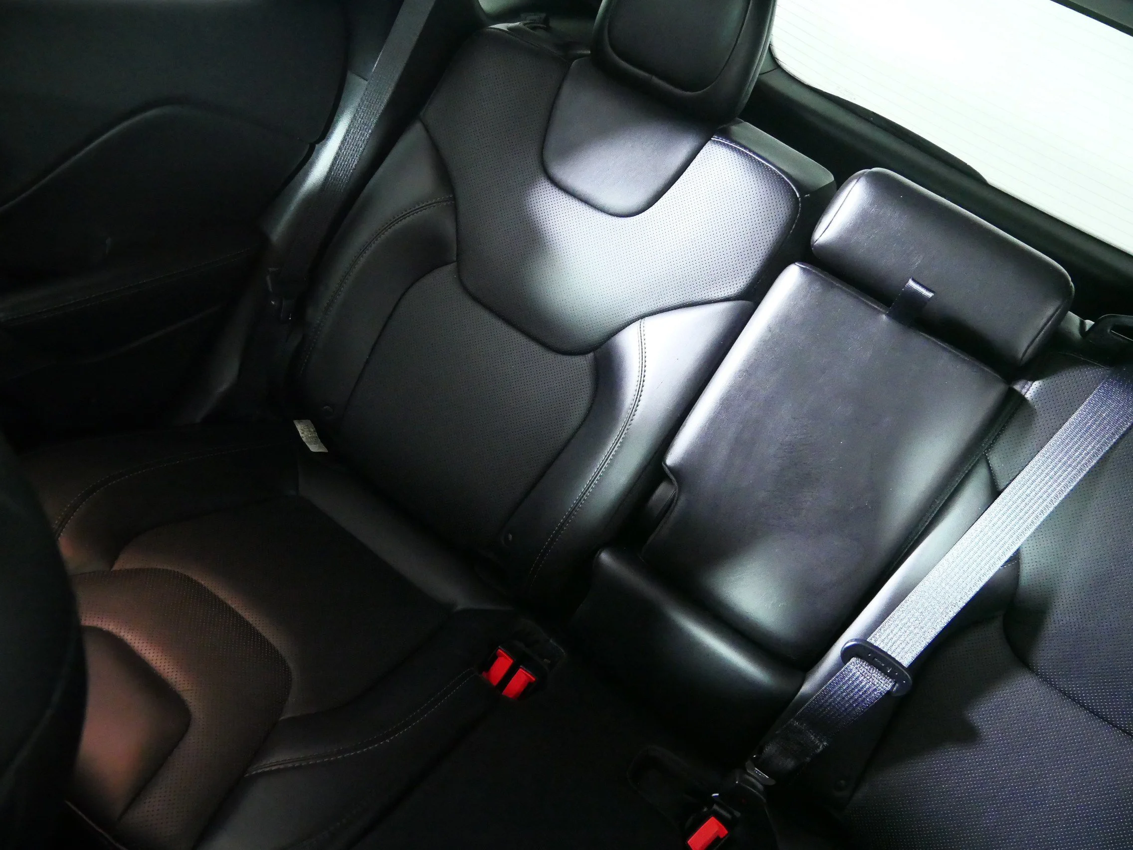 Used 2019 Bright White Clearcoat Jeep Limited image 12