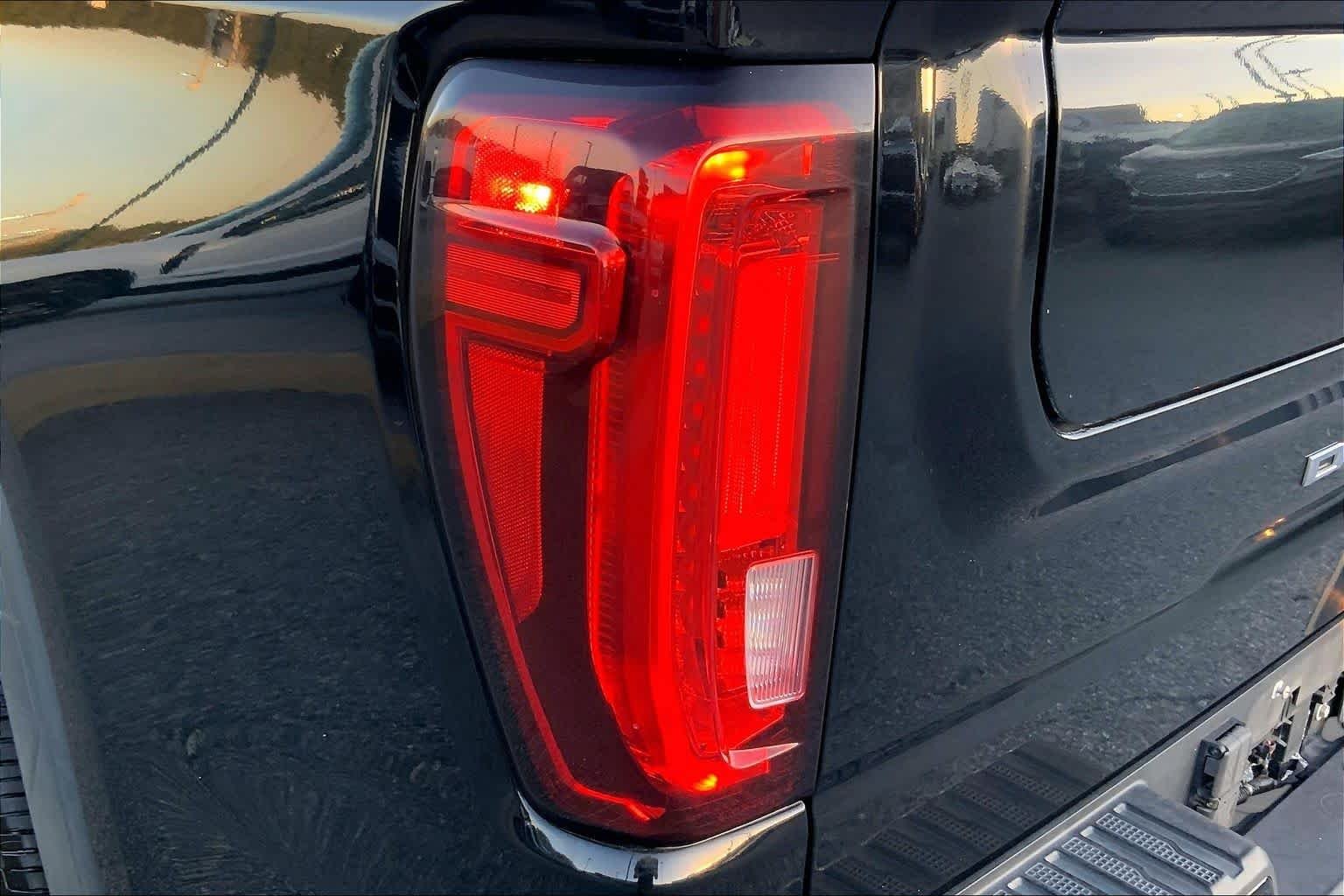 Used 2021 Onyx Black GMC Denali image 27