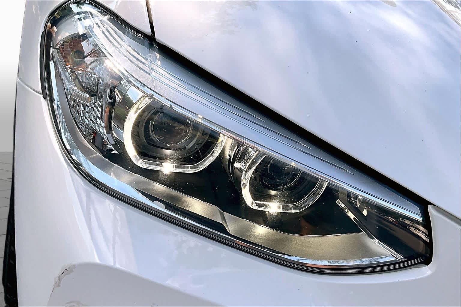 Used 2019 Alpine White BMW sDrive30i image 28