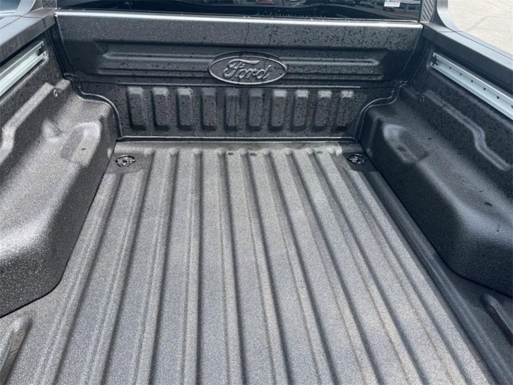 New 2025 Carbonized Gray Metallic Ford Lobo™ image 27