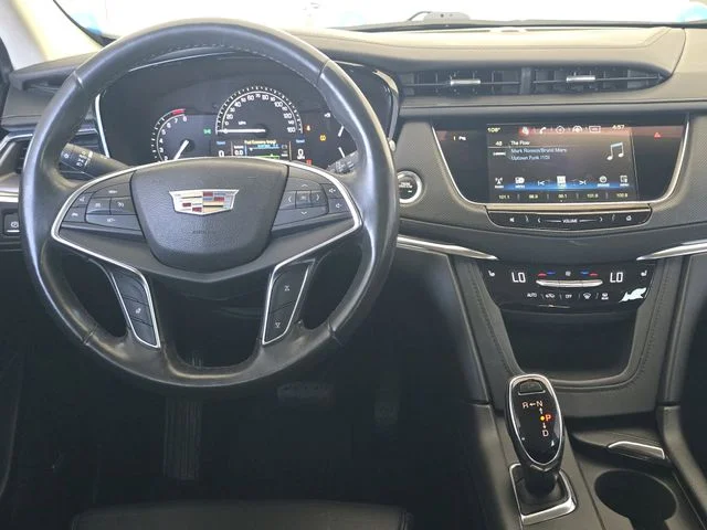 Used 2017 Radiant Silver Metallic Cadillac Luxury image 15