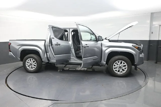 Used 2026 Silver Toyota SR5 image 39