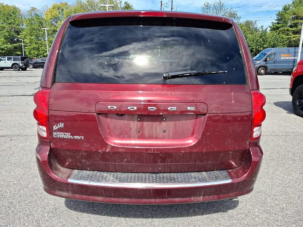 Used 2019 Red Dodge SE image 5