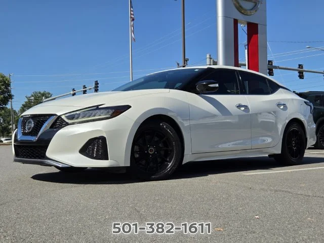 Used 2022 White Nissan SV image 8