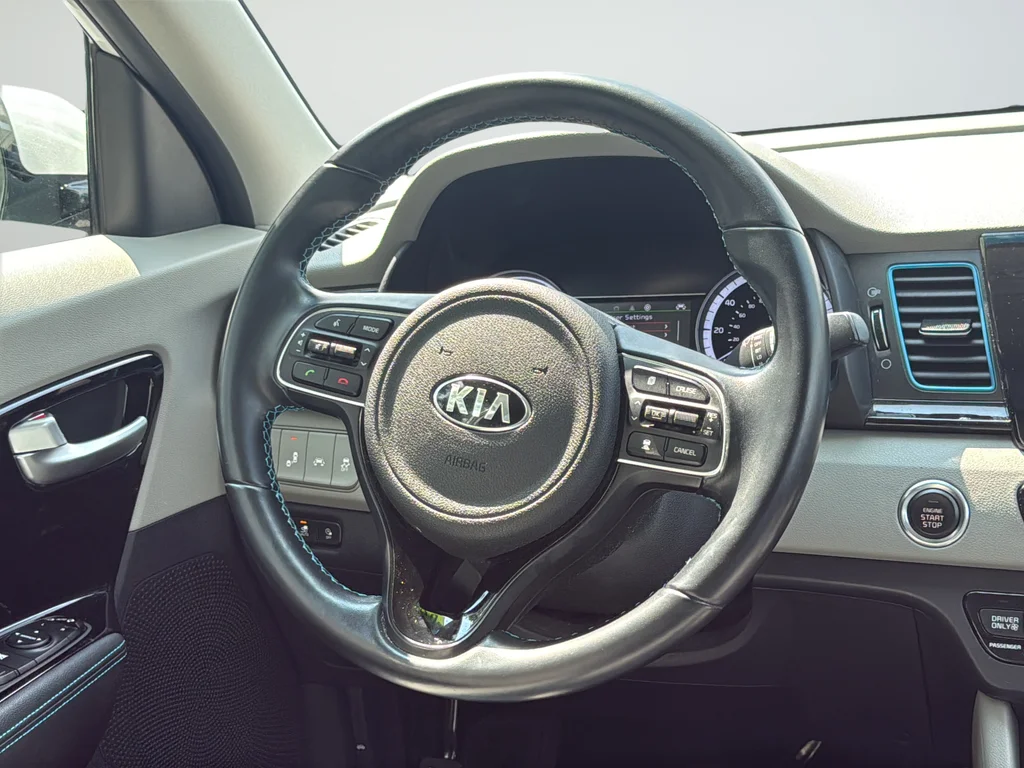 Used 2019 White Kia EX image 42