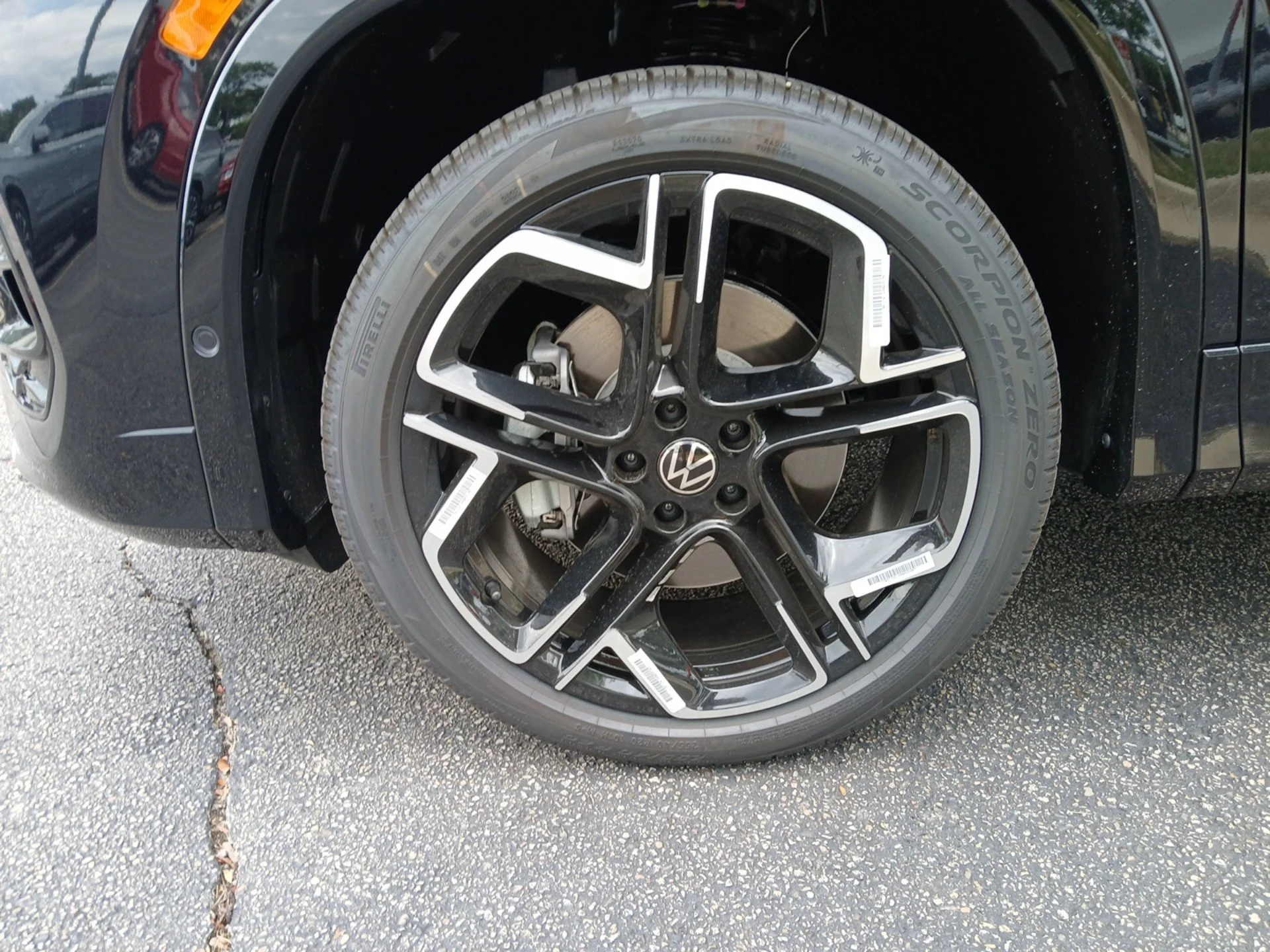 New 2026 Deep Black Pearl Volkswagen 2.0T SEL R-Line Turbo image 29
