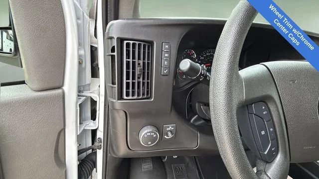 Used 2024 Summit White Chevrolet 1LT image 18