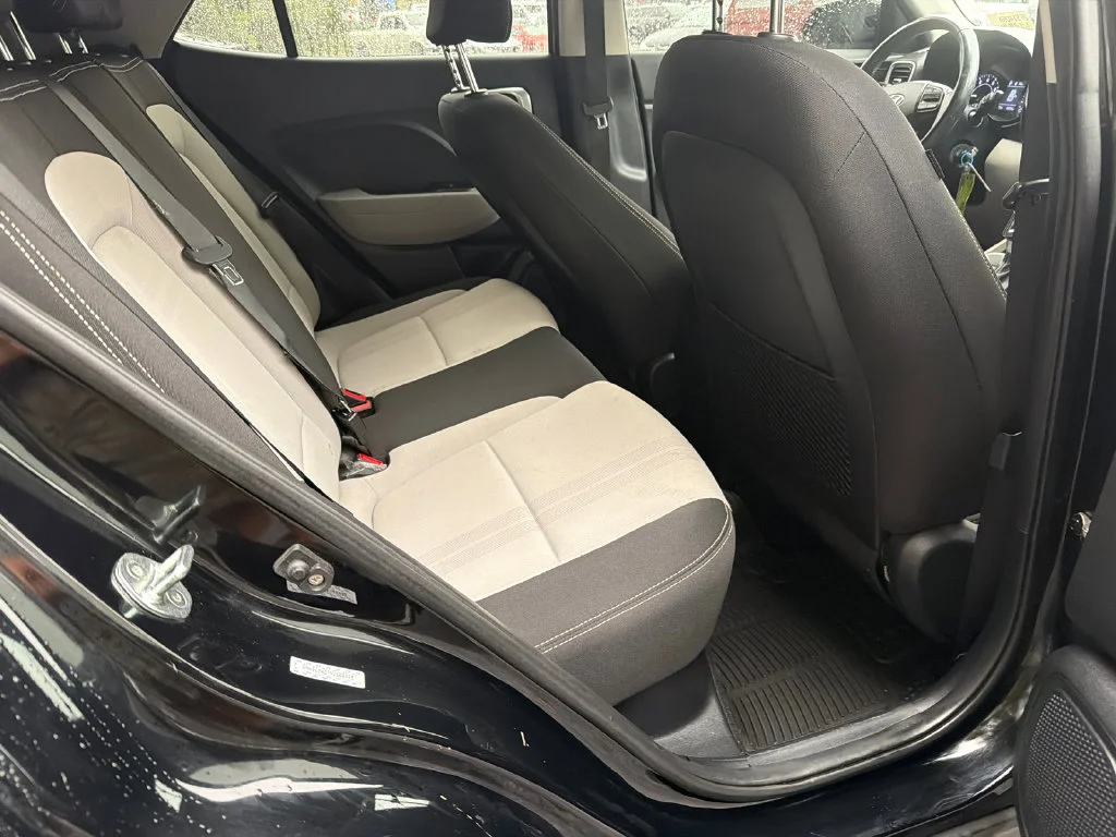Used 2022 Black Hyundai SEL image 15