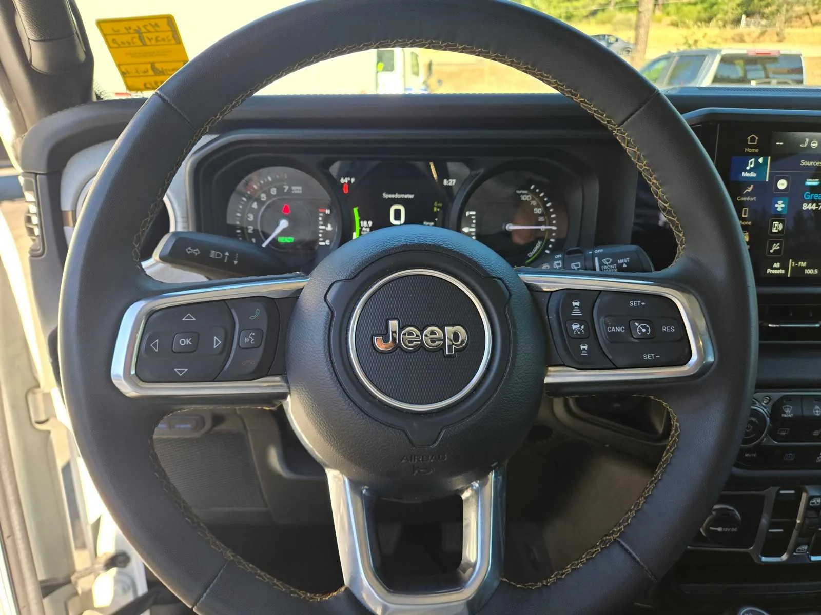 Used 2024  Jeep Sahara image 30