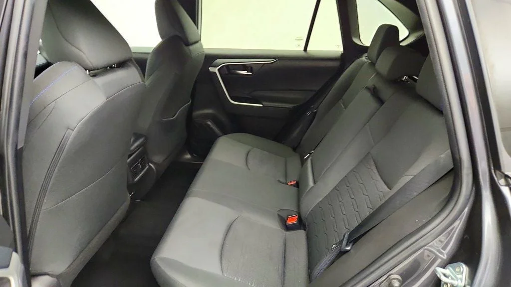 Used 2022 Magnetic Gray Metallic Toyota Hybrid SE AWD w/ Weather Pkg, Moonroof & Power Liftgate image 20
