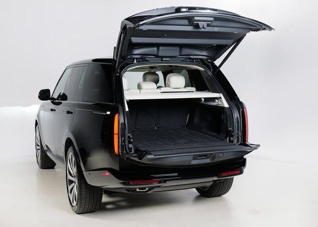 New 2026 Santorini Black Land Rover SE image 29