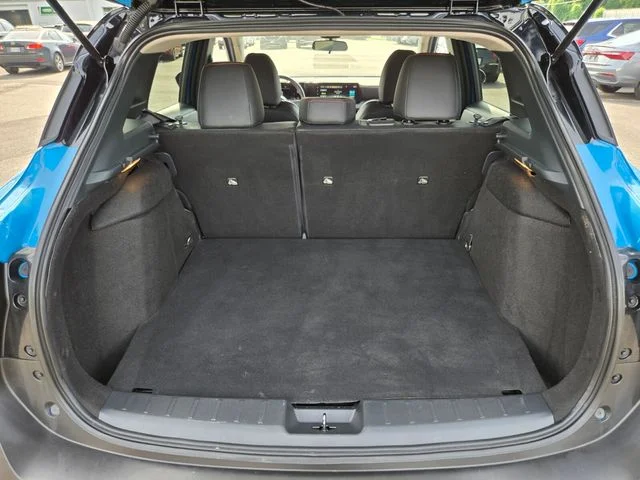 Used 2025 White Nissan SR image 16