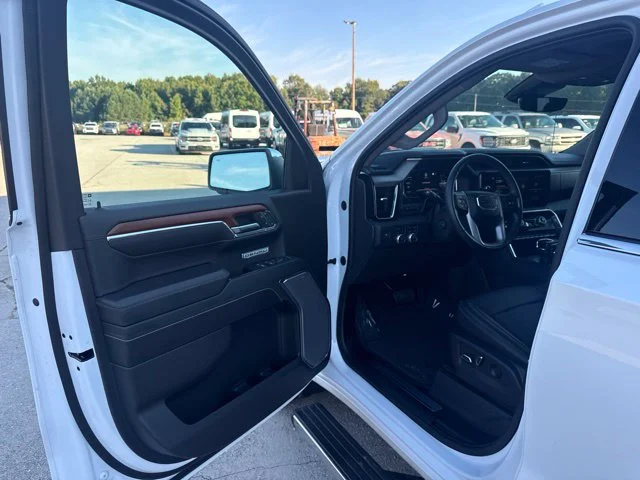 Used 2023 White GMC Denali image 24