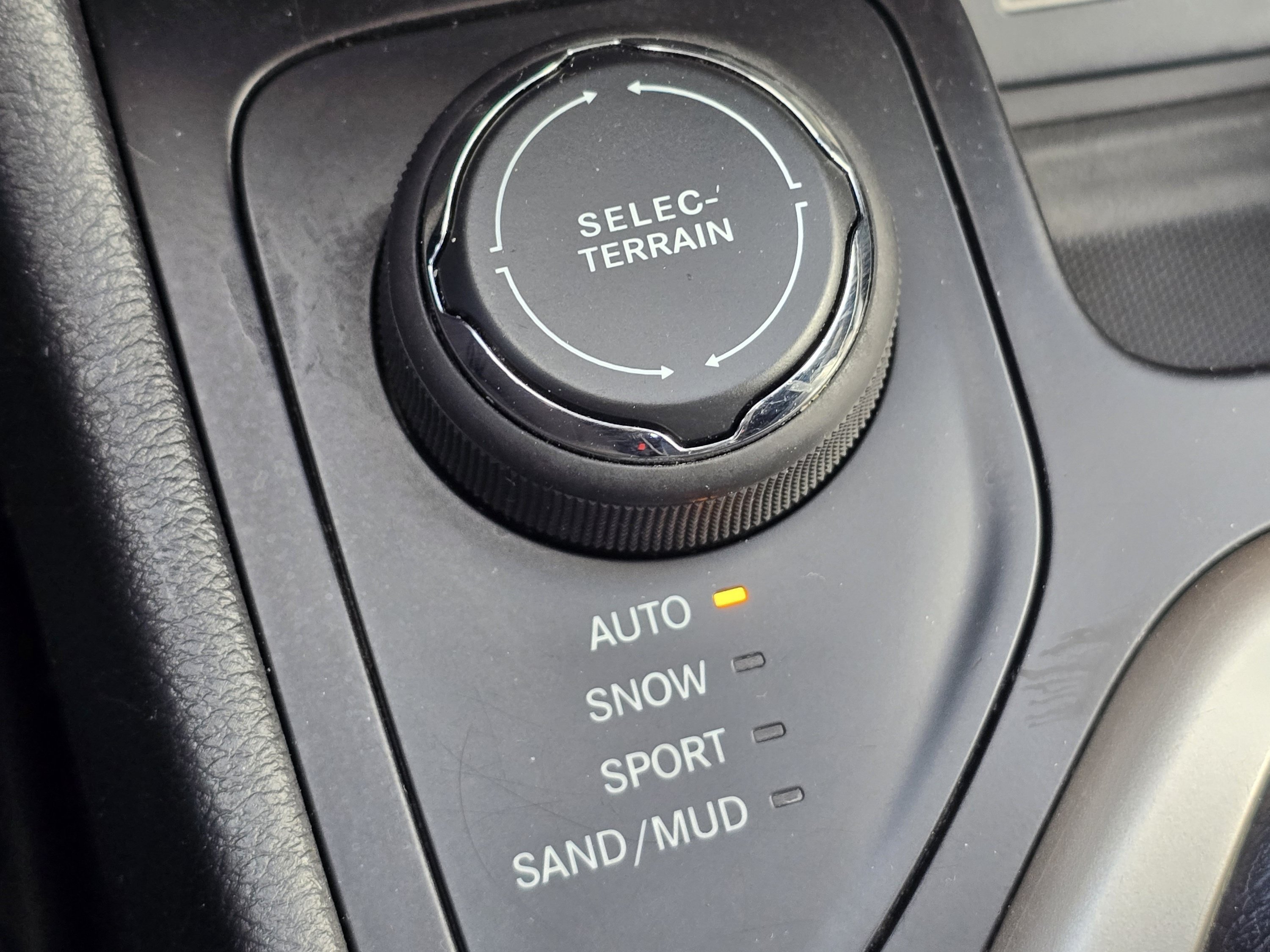 Used 2015 Billet Silver Metallic Clearcoat Jeep Sport image 13