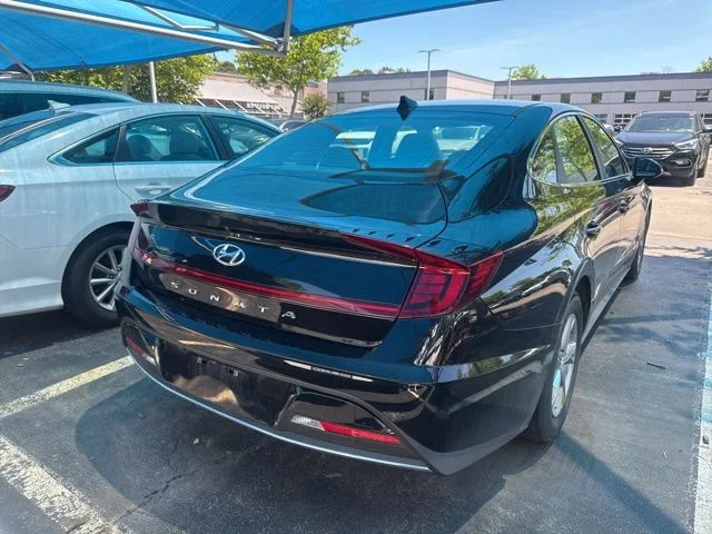 Used 2023 Onyx Black Hyundai SE image 8