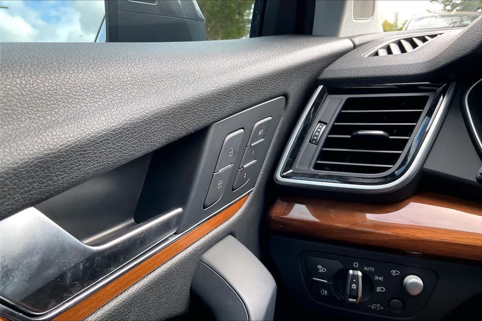 Used 2023 Daytona Gray Pearl Effect Audi S line Prestige image 32