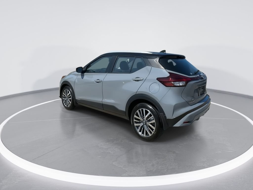 Used 2023 Gray Nissan SV image 6