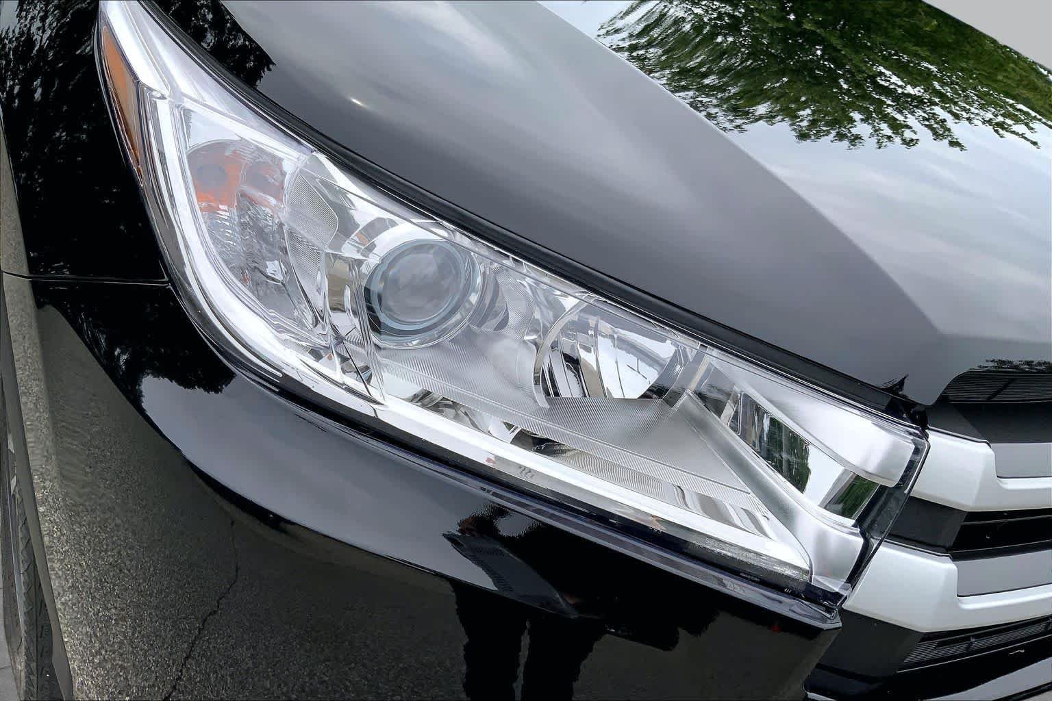 Used 2019 Midnight Black Metallic Toyota LE image 27