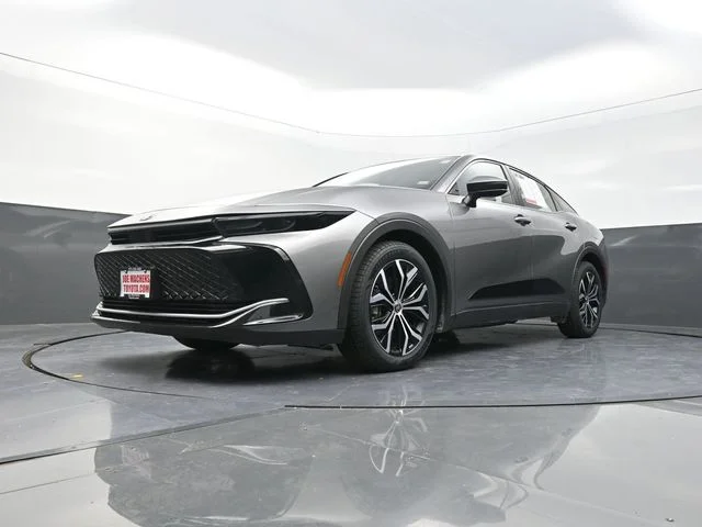 Used 2023  Toyota XLE image 32