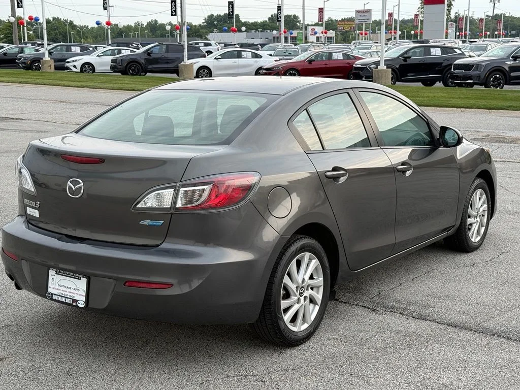 Used 2013  Mazda i Touring image 8