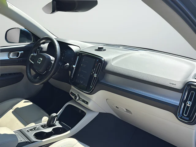 Used 2021 Blue Volvo Momentum image 20