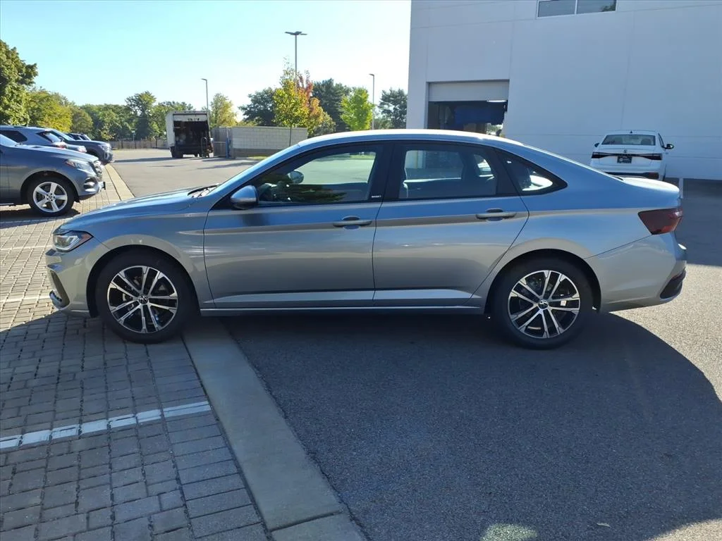 Used 2026 Platinum Gray Metallic (2r2r) Volkswagen SPORT AUTO image 4