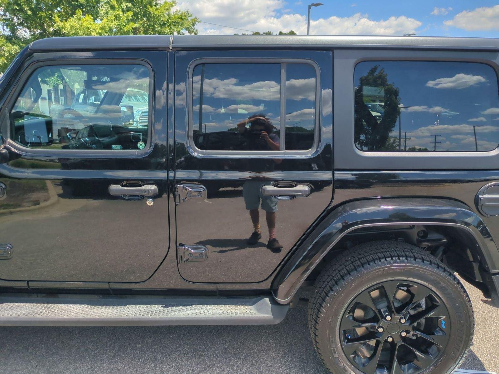 Used 2022 Black Clearcoat Jeep Unlimited Sahara image 31