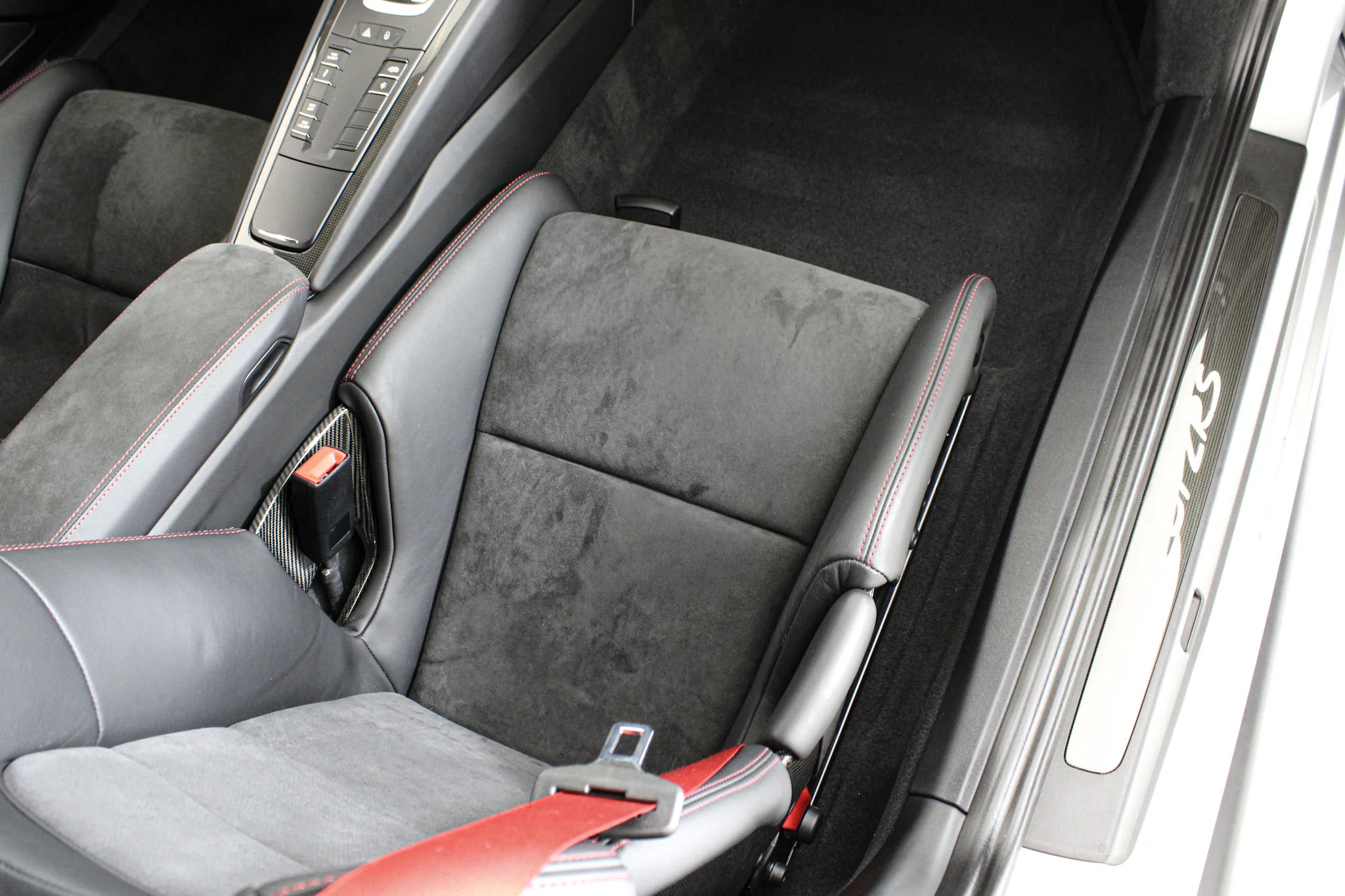 Used 2018 Silver Porsche GT2 RS Coupe image 26