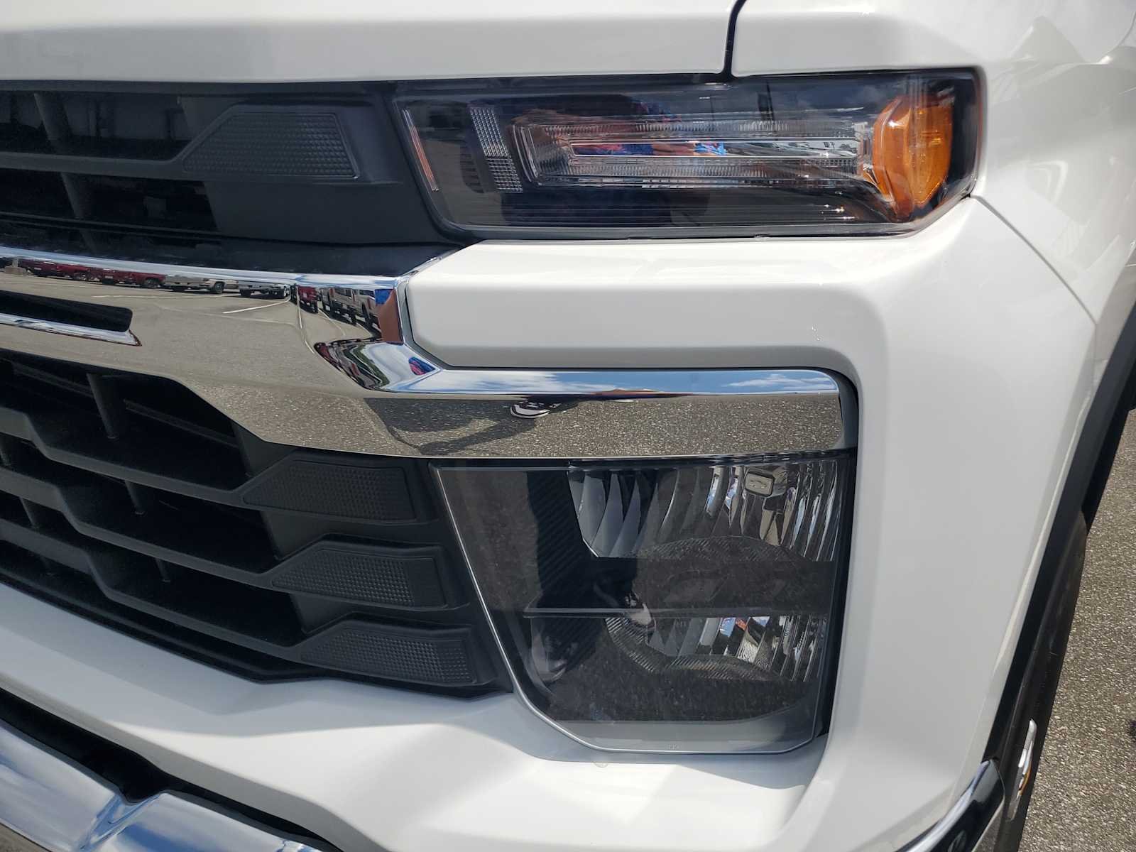 New 2026 Summit White Chevrolet LT image 10