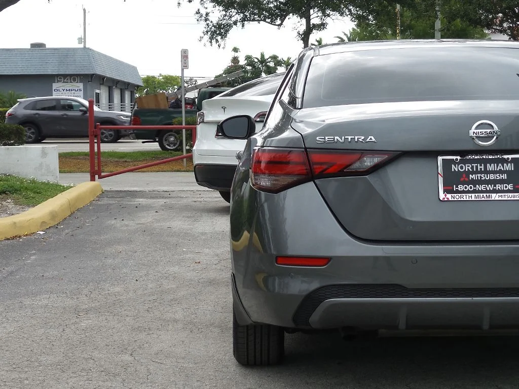 Used 2020 Gray Nissan S image 12