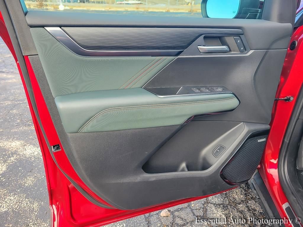 2024 GMC ACADIA - Image 18