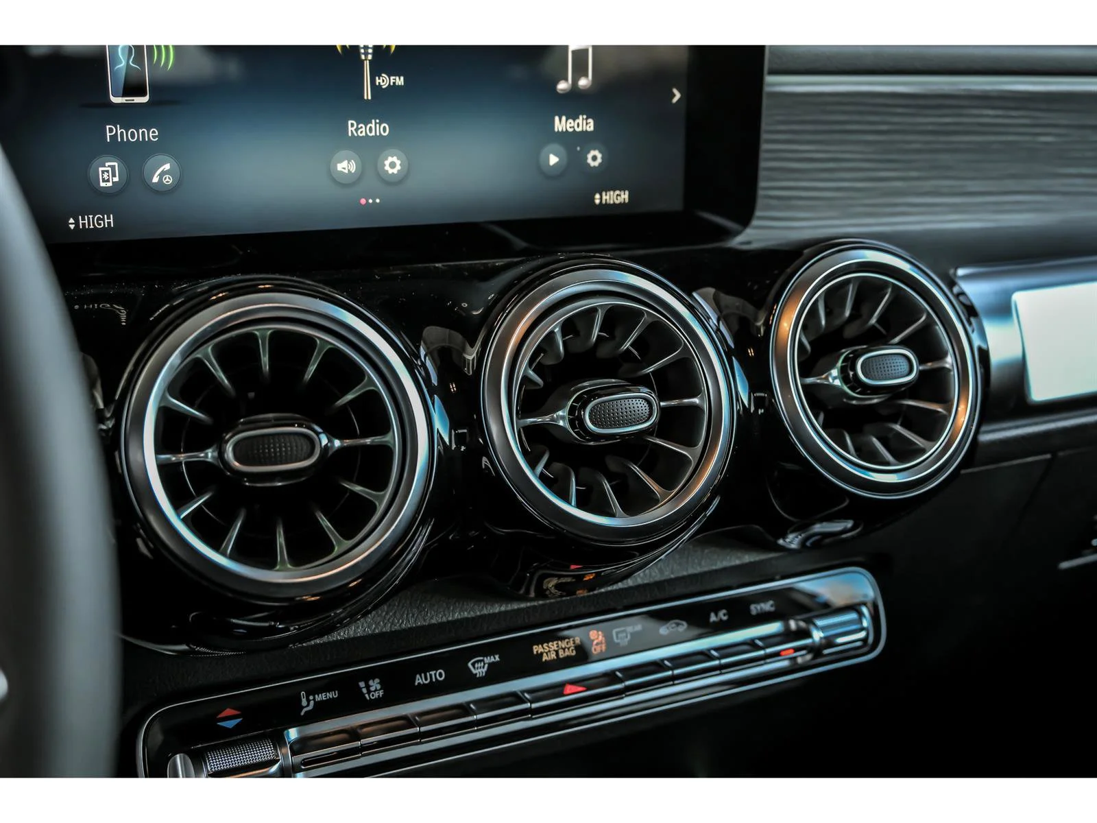 New 2026 Mountain Grey Metallic Mercedes-Benz GLB 250 image 41