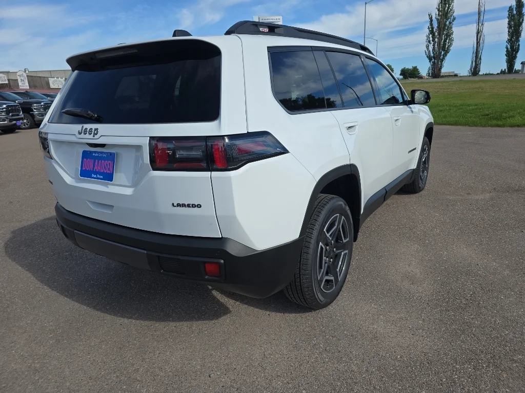 New 2026 Bright White Clear-Coat Exterior Paint Jeep Laredo image 7