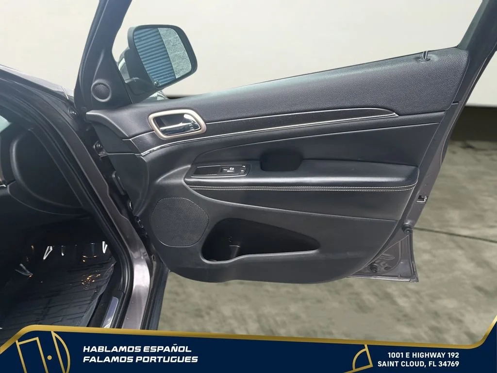 Used 2015  Jeep Limited image 26
