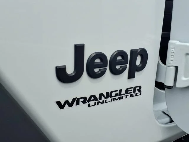 Used 2022  Jeep Unlimited Sport Altitude image 19