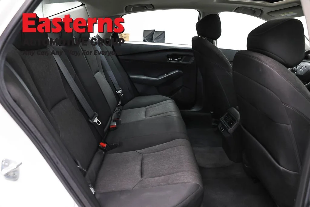 Used 2025 White Honda SE image 22