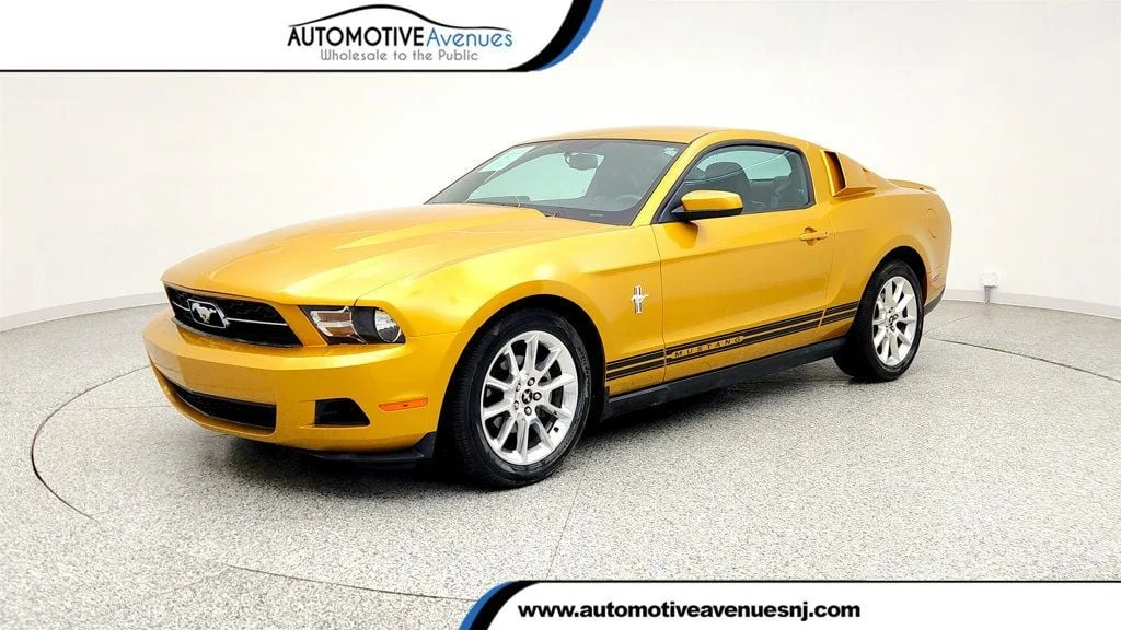 2010 Ford Mustang V6 Premium's photo