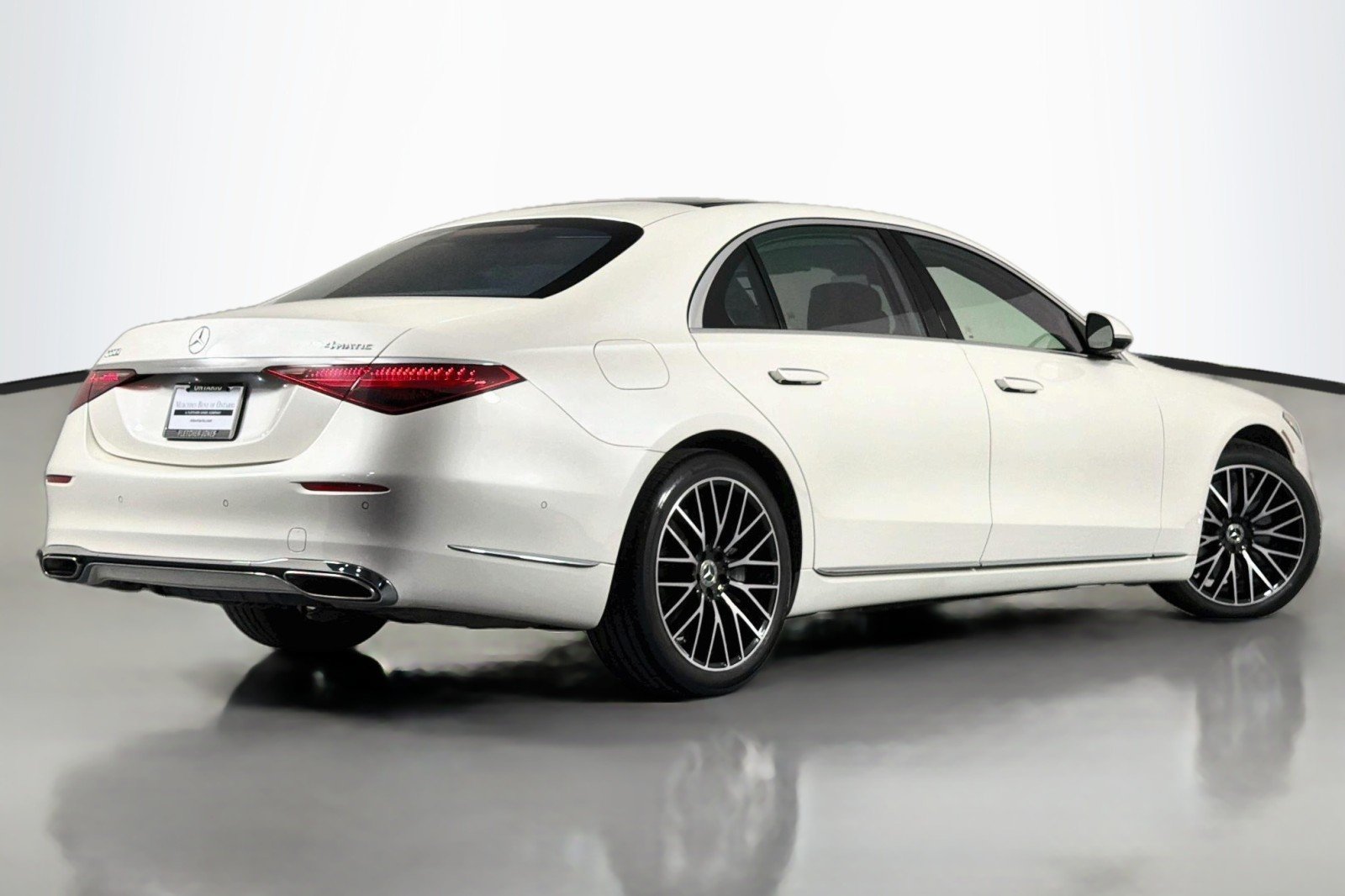 Certified Used 2023 MANUFAKTUR Diamond White Mercedes-Benz S 500 image 13