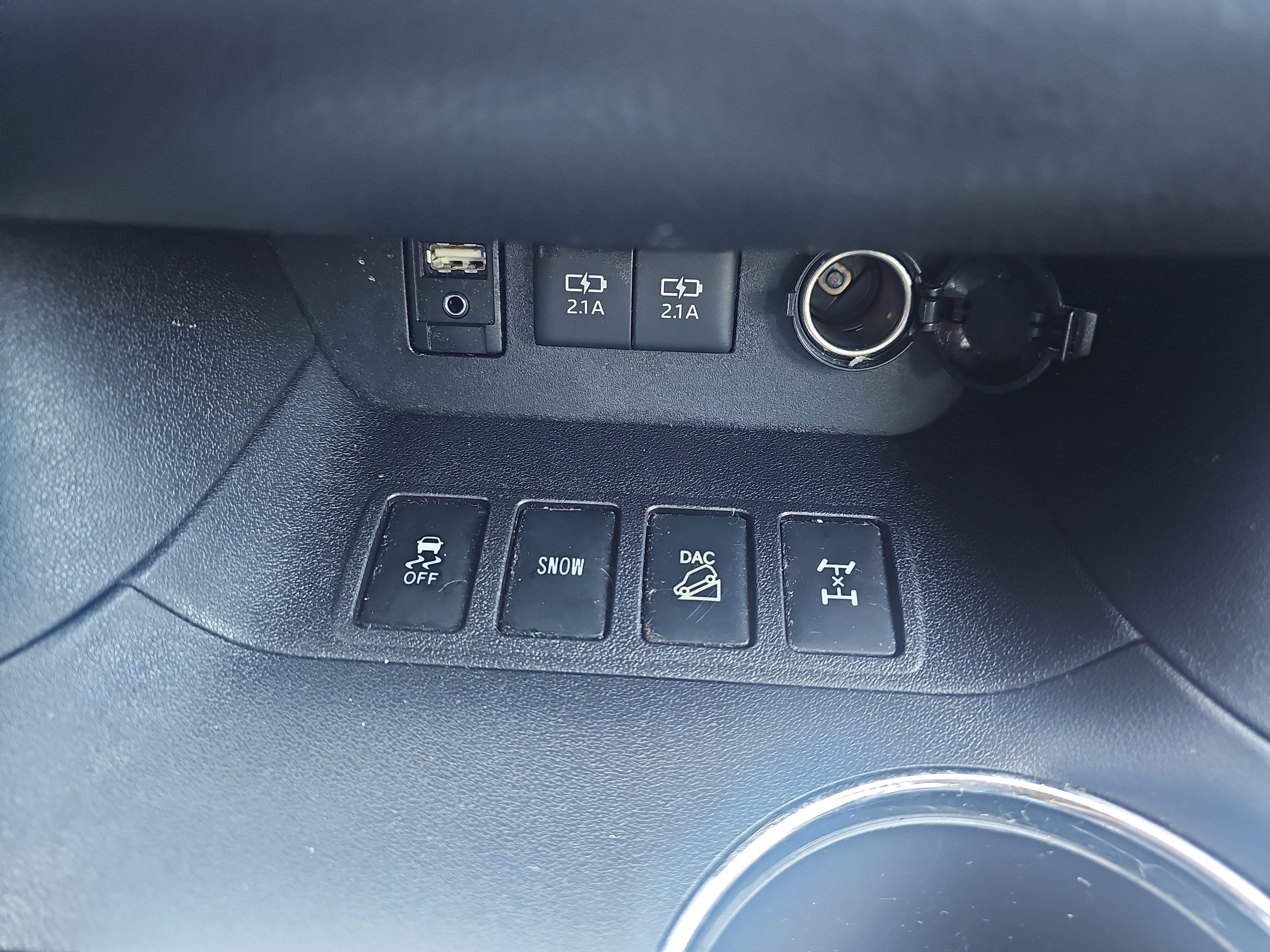 Used 2018 Predawn Gray Mica Toyota XLE image 23