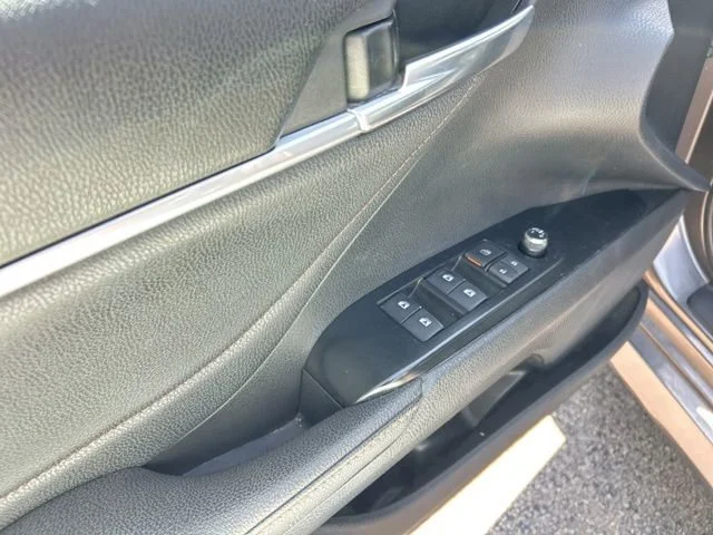 Used 2018 Gray Toyota XLE image 22