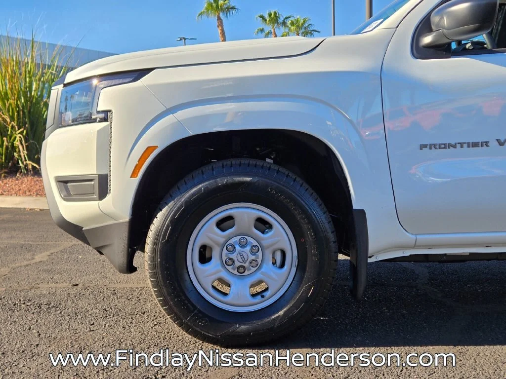 New 2027 Glacier White Nissan King Cab® S image 9