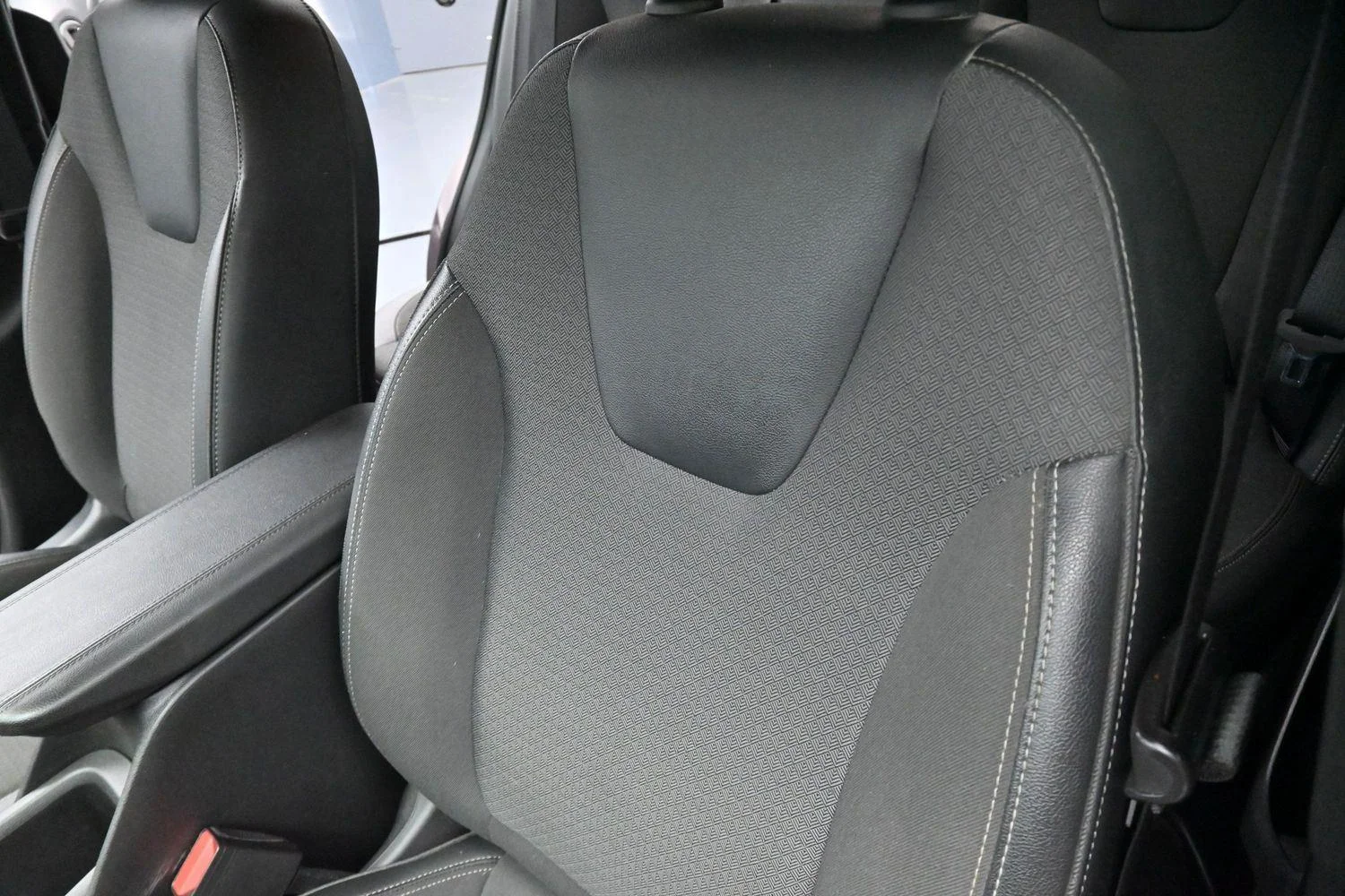 Used 2023 Rosewood Metallic Buick Preferred image 15
