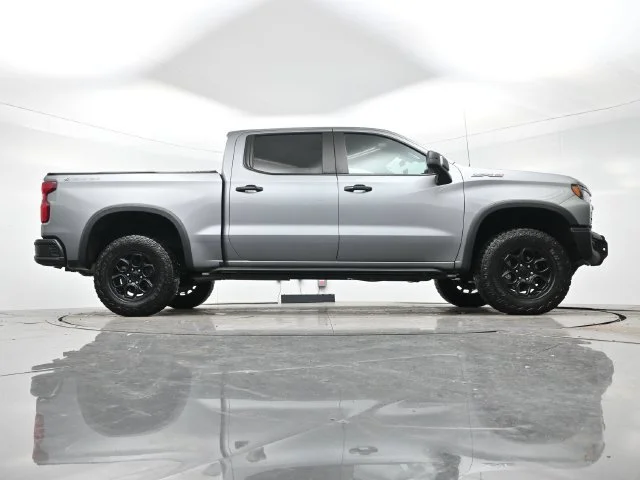 Used 2023 STERLING GRAY METALLIC Chevrolet ZR2 image 31